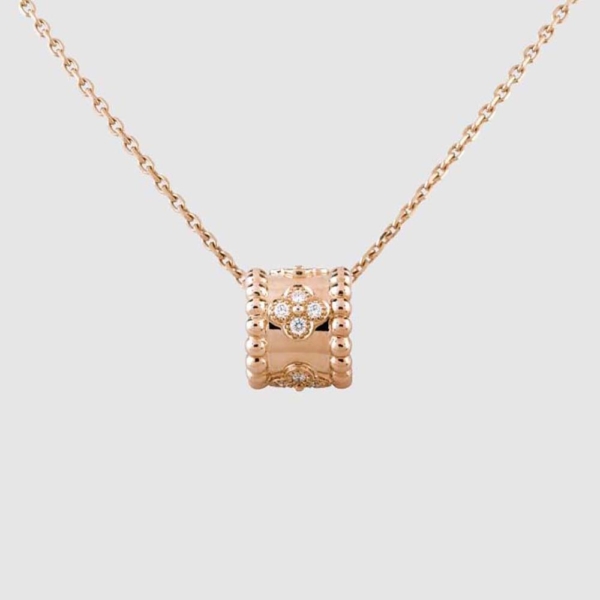 Ciondolo Lady Perlée Clovers di Van Cleef & Arpels in oro rosa