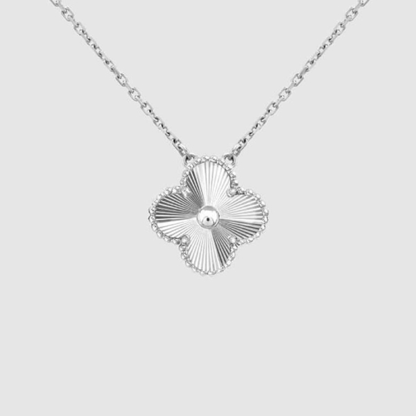 Van Cleef & Arpels Lady Vintage Alhambra Anhänger aus Weißgold