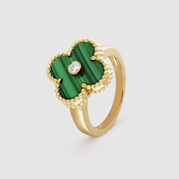 Van Cleef & Arpels Lady Vintage Alhambra Ring in 18 Karat Gelbgold-Grün
